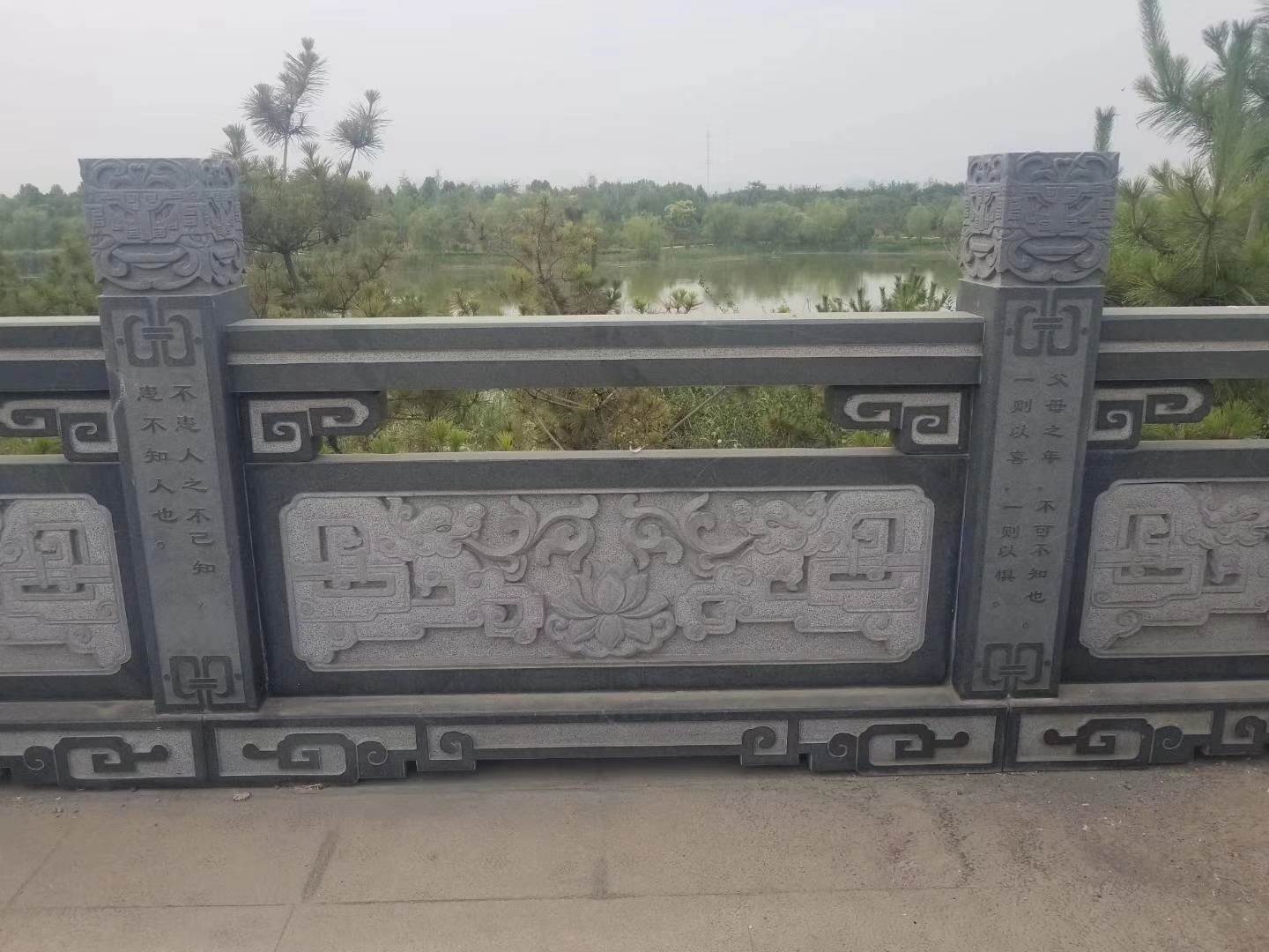 石護欄